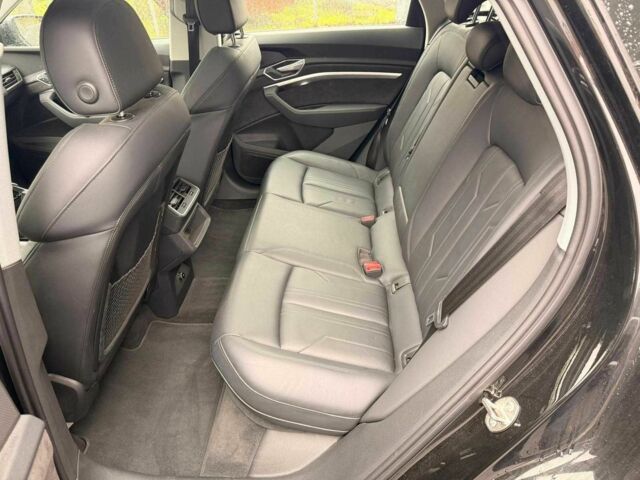 Чорний Ауді Ку 5, об'ємом двигуна 0 л та пробігом 93 тис. км за 32000 $, фото 8 на Automoto.ua