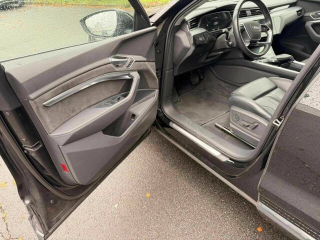 Чорний Ауді Ку 5, об'ємом двигуна 0 л та пробігом 93 тис. км за 32000 $, фото 4 на Automoto.ua