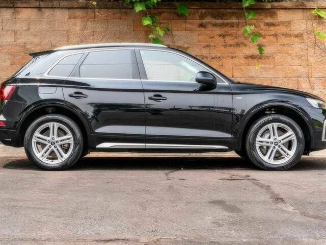 Ауді Ку 5 2021 у Чернівцях на Automoto.ua Чорний Ауді Ку 5, об'ємом двигуна 2 л та пробігом 28 тис. км за 19990 $, фото 3 на Automoto.ua