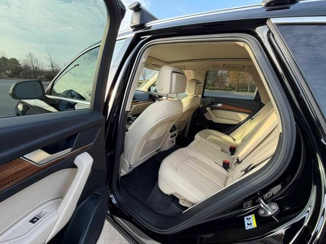 Чорний Ауді Ку 5, об'ємом двигуна 2 л та пробігом 28 тис. км за 22800 $, фото 12 на Automoto.ua