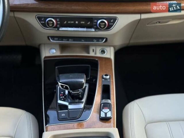 Черный Ауди Ку 5, объемом двигателя 1.98 л и пробегом 60 тыс. км за 30900 $, фото 84 на Automoto.ua