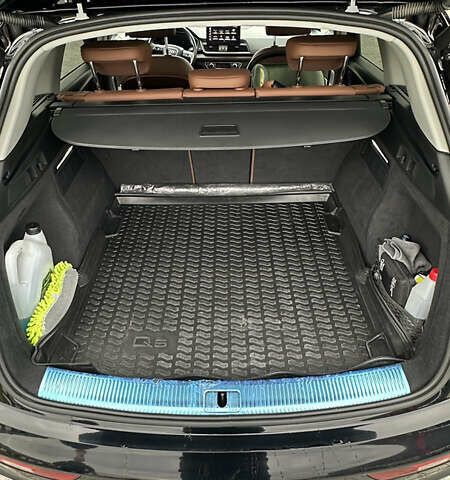 Черный Ауди Ку 5, объемом двигателя 1.97 л и пробегом 77 тыс. км за 43000 $, фото 10 на Automoto.ua