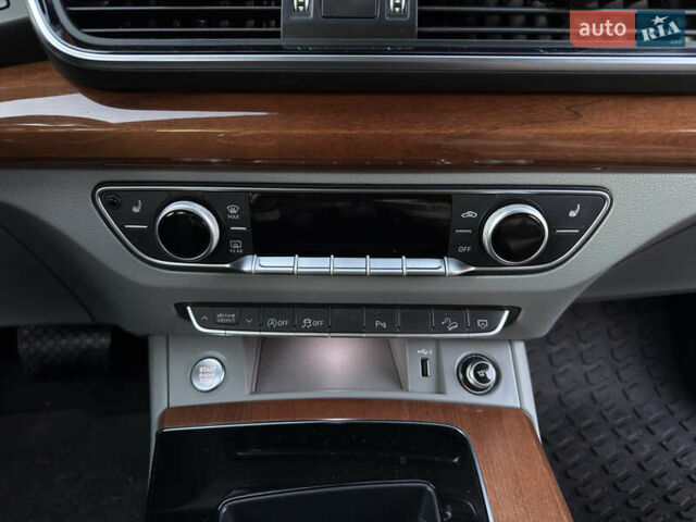 Черный Ауди Ку 5, объемом двигателя 1.98 л и пробегом 61 тыс. км за 37300 $, фото 53 на Automoto.ua