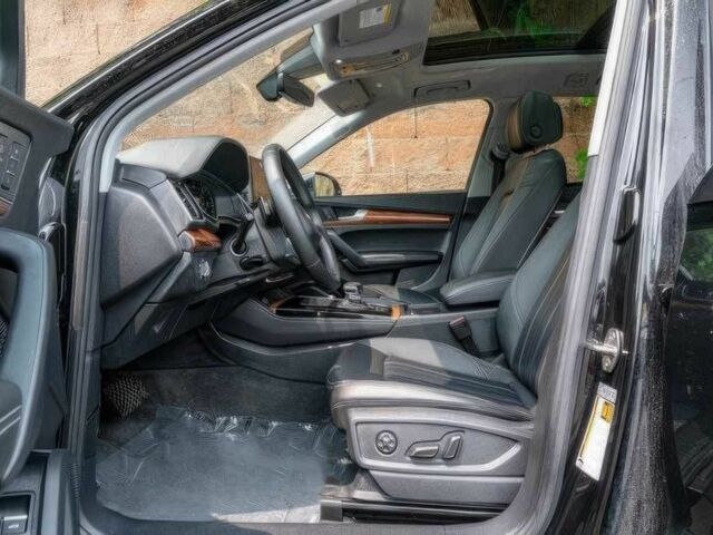 Ауді Ку 5 2021 у Чернівцях на Automoto.ua Чорний Ауді Ку 5, об'ємом двигуна 2 л та пробігом 28 тис. км за 19990 $, фото 8 на Automoto.ua