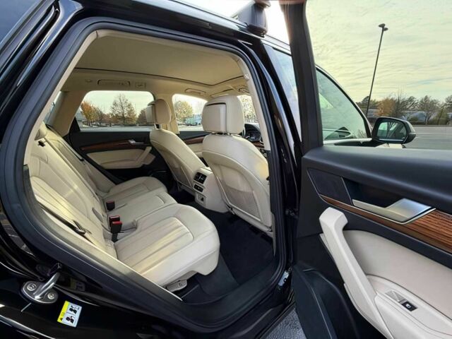 Чорний Ауді Ку 5, об'ємом двигуна 2 л та пробігом 28 тис. км за 22800 $, фото 13 на Automoto.ua