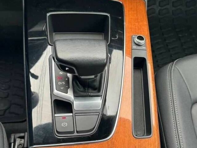 Чорний Ауді Ку 5, об'ємом двигуна 2 л та пробігом 53 тис. км за 26000 $, фото 8 на Automoto.ua