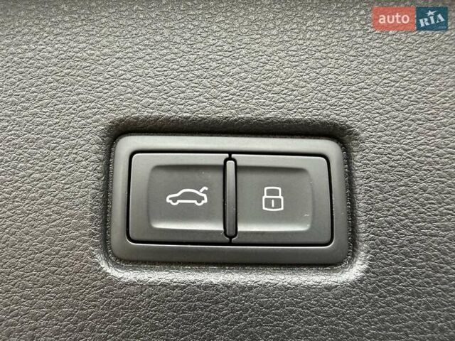 Черный Ауди Ку 5, объемом двигателя 1.97 л и пробегом 31 тыс. км за 55500 $, фото 55 на Automoto.ua