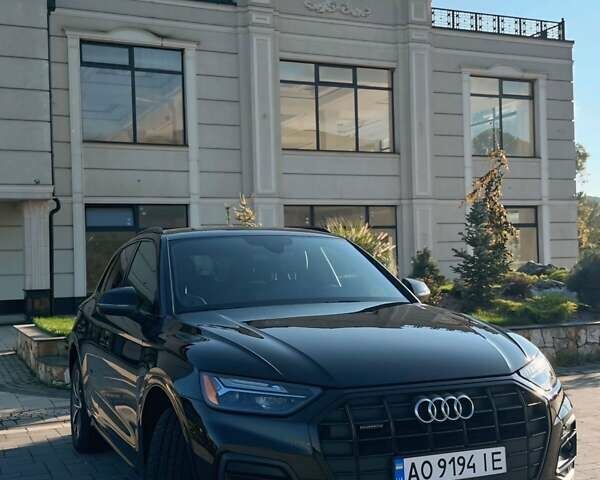 Черный Ауди Ку 5, объемом двигателя 2 л и пробегом 9 тыс. км за 36200 $, фото 2 на Automoto.ua