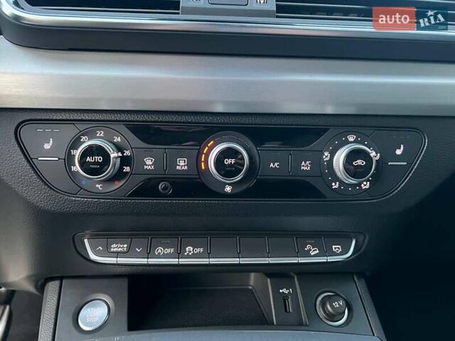 Черный Ауди Ку 5, объемом двигателя 2 л и пробегом 65 тыс. км за 38590 $, фото 29 на Automoto.ua