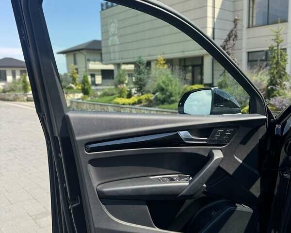 Черный Ауди Ку 5, объемом двигателя 2 л и пробегом 9 тыс. км за 36200 $, фото 16 на Automoto.ua