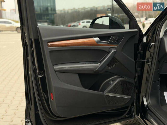 Черный Ауди Ку 5, объемом двигателя 2 л и пробегом 7 тыс. км за 37000 $, фото 30 на Automoto.ua