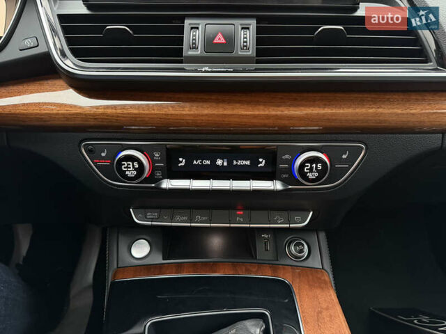 Черный Ауди Ку 5, объемом двигателя 2 л и пробегом 7 тыс. км за 37000 $, фото 33 на Automoto.ua