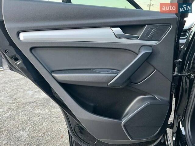 Черный Ауди Ку 5, объемом двигателя 2 л и пробегом 65 тыс. км за 38590 $, фото 35 на Automoto.ua