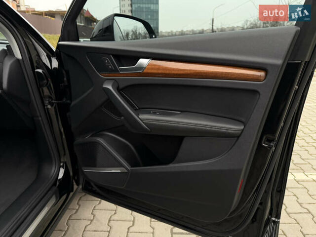 Черный Ауди Ку 5, объемом двигателя 2 л и пробегом 7 тыс. км за 37000 $, фото 38 на Automoto.ua