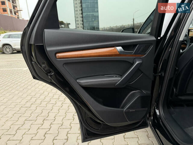 Черный Ауди Ку 5, объемом двигателя 2 л и пробегом 7 тыс. км за 37000 $, фото 49 на Automoto.ua