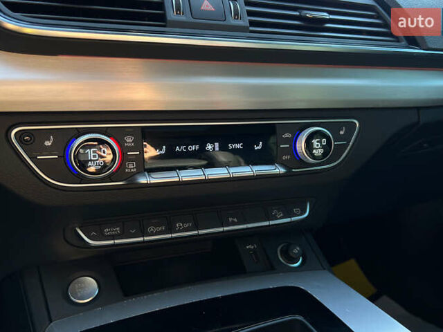 Чорний Ауді Ку 5, об'ємом двигуна 2 л та пробігом 32 тис. км за 33999 $, фото 14 на Automoto.ua