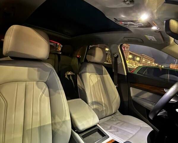 Черный Ауди Ку 5, объемом двигателя 2 л и пробегом 60 тыс. км за 34500 $, фото 15 на Automoto.ua