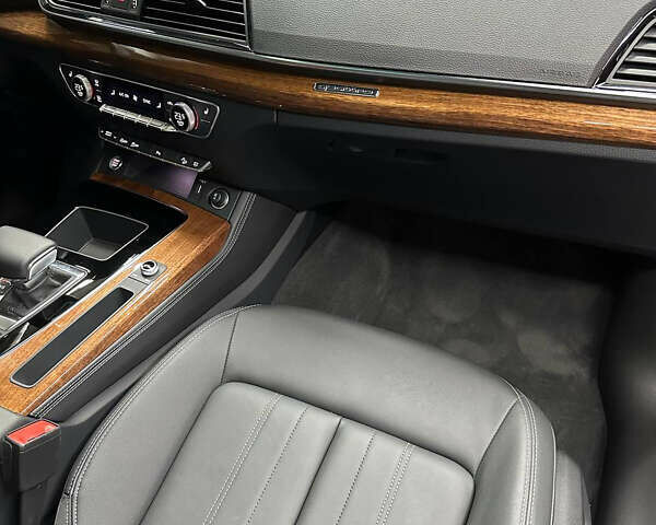 Черный Ауди Ку 5, объемом двигателя 2 л и пробегом 10 тыс. км за 44800 $, фото 8 на Automoto.ua