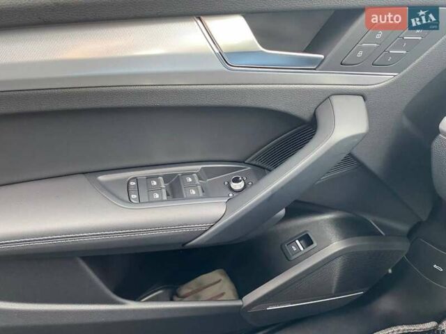 Чорний Ауді Ку 5, об'ємом двигуна 1.98 л та пробігом 5 тис. км за 47000 $, фото 7 на Automoto.ua