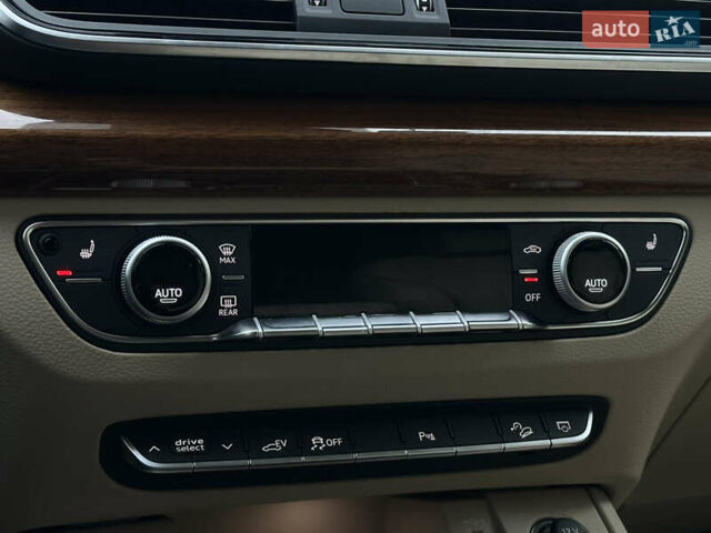 Черный Ауди Ку 5, объемом двигателя 2 л и пробегом 28 тыс. км за 46999 $, фото 44 на Automoto.ua