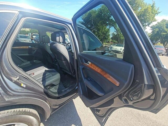 Чорний Ауді Ку 5, об'ємом двигуна 0 л та пробігом 80 тис. км за 25000 $, фото 8 на Automoto.ua