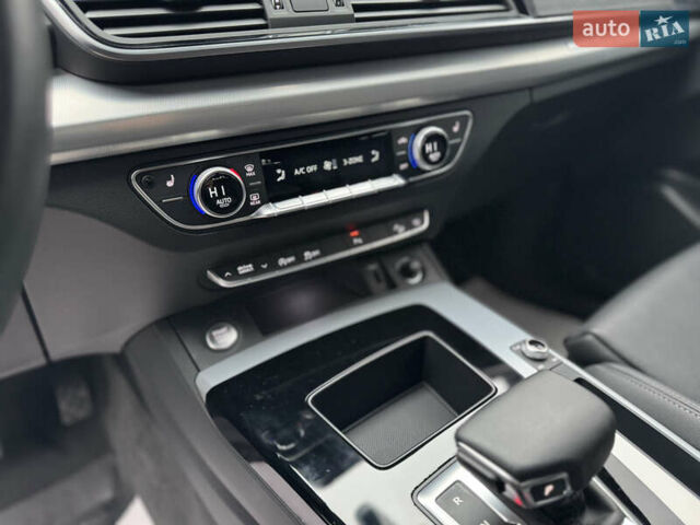 Черный Ауди Ку 5, объемом двигателя 1.98 л и пробегом 28 тыс. км за 36500 $, фото 45 на Automoto.ua