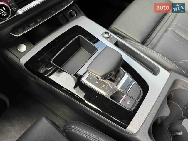 Чорний Ауді Ку 5, об'ємом двигуна 2 л та пробігом 1 тис. км за 46400 $, фото 28 на Automoto.ua