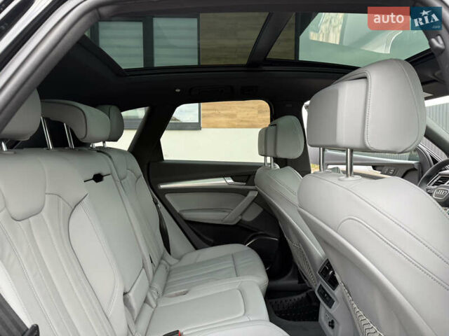 Черный Ауди Ку 5, объемом двигателя 2 л и пробегом 17 тыс. км за 39500 $, фото 62 на Automoto.ua