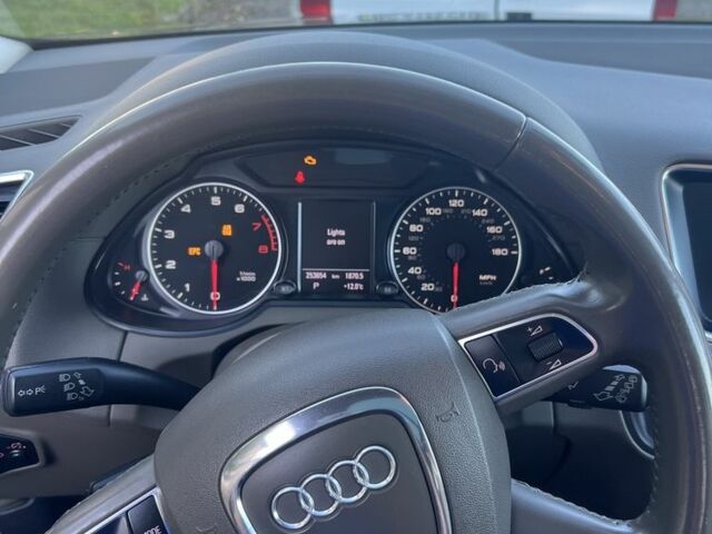 Коричневый Ауди Ку 5, объемом двигателя 2 л и пробегом 253 тыс. км за 10700 $, фото 7 на Automoto.ua