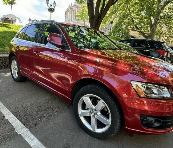 Красный Ауди Ку 5, объемом двигателя 0 л и пробегом 110 тыс. км за 15000 $, фото 10 на Automoto.ua