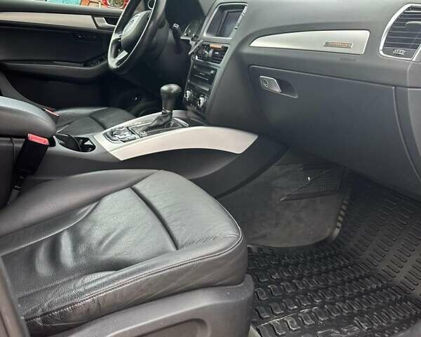Червоний Ауді Ку 5, об'ємом двигуна 1.98 л та пробігом 171 тис. км за 15000 $, фото 21 на Automoto.ua