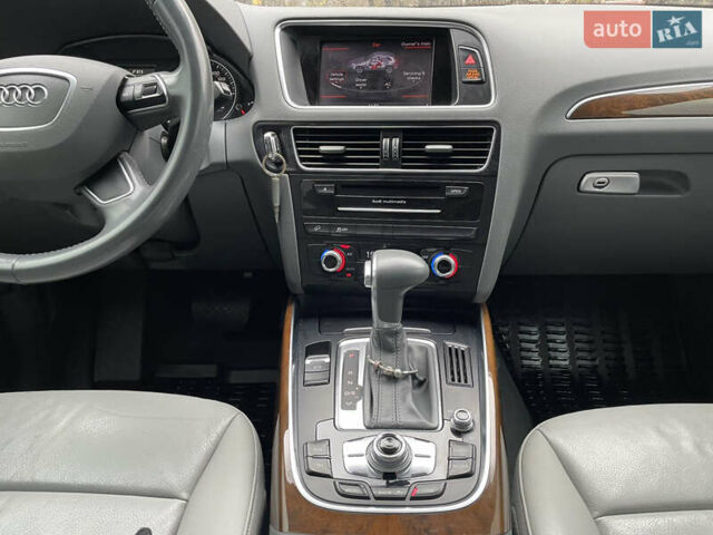 Красный Ауди Ку 5, объемом двигателя 1.98 л и пробегом 245 тыс. км за 14777 $, фото 24 на Automoto.ua