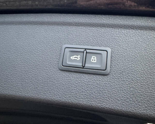 Красный Ауди Ку 5, объемом двигателя 2 л и пробегом 233 тыс. км за 20999 $, фото 28 на Automoto.ua