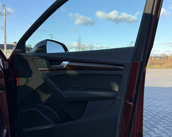 Червоний Ауді Ку 5, об'ємом двигуна 2 л та пробігом 120 тис. км за 23850 $, фото 12 на Automoto.ua