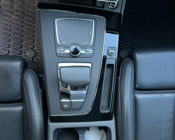 Красный Ауди Ку 5, объемом двигателя 0 л и пробегом 109 тыс. км за 31999 $, фото 30 на Automoto.ua