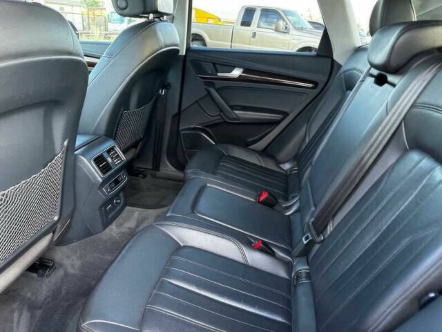 Красный Ауди Ку 5, объемом двигателя 2 л и пробегом 47 тыс. км за 16100 $, фото 9 на Automoto.ua