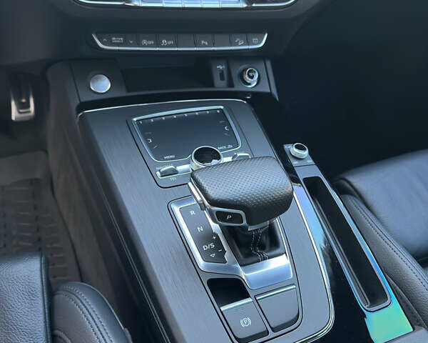 Красный Ауди Ку 5, объемом двигателя 0 л и пробегом 109 тыс. км за 31999 $, фото 34 на Automoto.ua