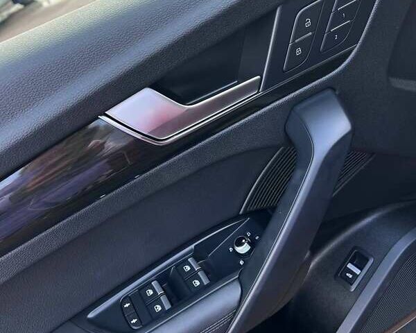 Красный Ауди Ку 5, объемом двигателя 2 л и пробегом 199 тыс. км за 23900 $, фото 15 на Automoto.ua