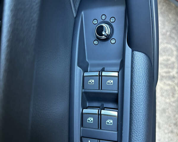 Красный Ауди Ку 5, объемом двигателя 0 л и пробегом 109 тыс. км за 31999 $, фото 59 на Automoto.ua