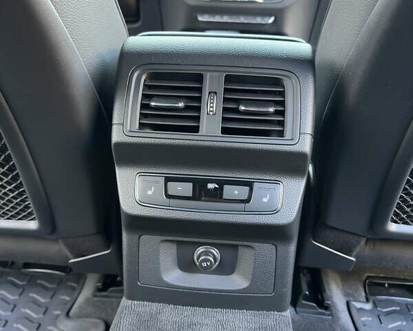 Красный Ауди Ку 5, объемом двигателя 0 л и пробегом 109 тыс. км за 31999 $, фото 47 на Automoto.ua