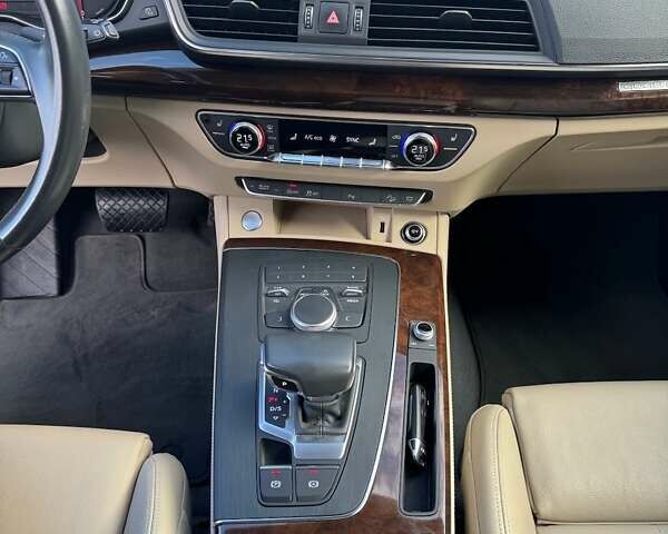 Ауди Ку 5 2019 в Киеве на Automoto.ua Красный Ауди Ку 5, объемом двигателя 2 л и пробегом 92 тыс. км за 39900 $, фото 37 на Automoto.ua