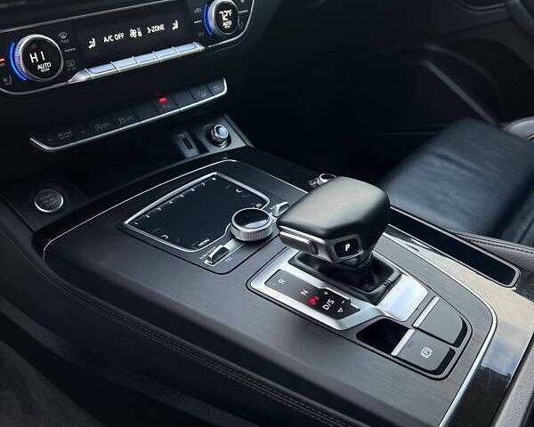 Красный Ауди Ку 5, объемом двигателя 2 л и пробегом 199 тыс. км за 23900 $, фото 19 на Automoto.ua