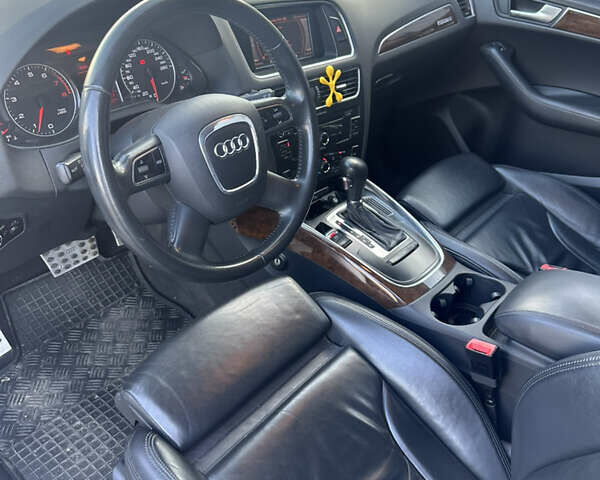 Ауді Ку 5, об'ємом двигуна 2 л та пробігом 106 тис. км за 12700 $, фото 25 на Automoto.ua