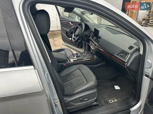 Ауді Ку 5, об'ємом двигуна 2 л та пробігом 100 тис. км за 15000 $, фото 9 на Automoto.ua