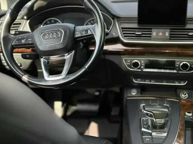 Сірий Ауді Ку 5, об'ємом двигуна 2 л та пробігом 189 тис. км за 21500 $, фото 11 на Automoto.ua