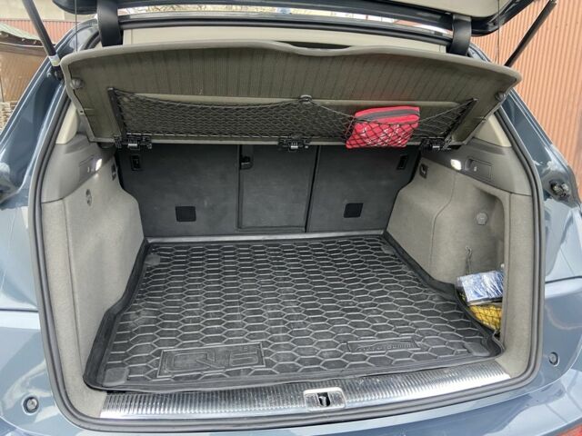 Сірий Ауді Ку 5, об'ємом двигуна 2 л та пробігом 193 тис. км за 11000 $, фото 10 на Automoto.ua