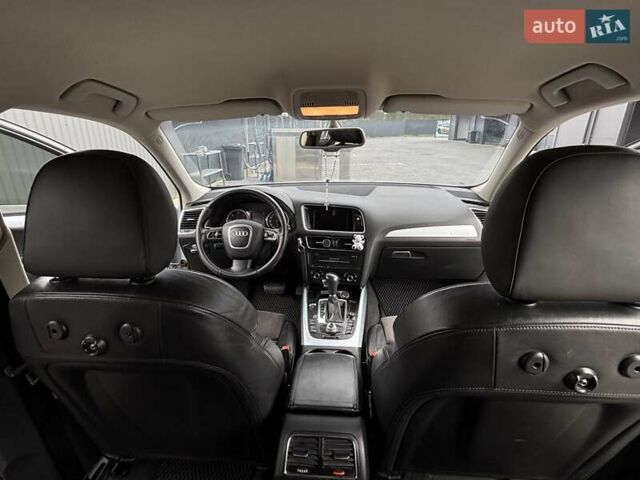 Серый Ауди Ку 5, объемом двигателя 2 л и пробегом 213 тыс. км за 14500 $, фото 15 на Automoto.ua