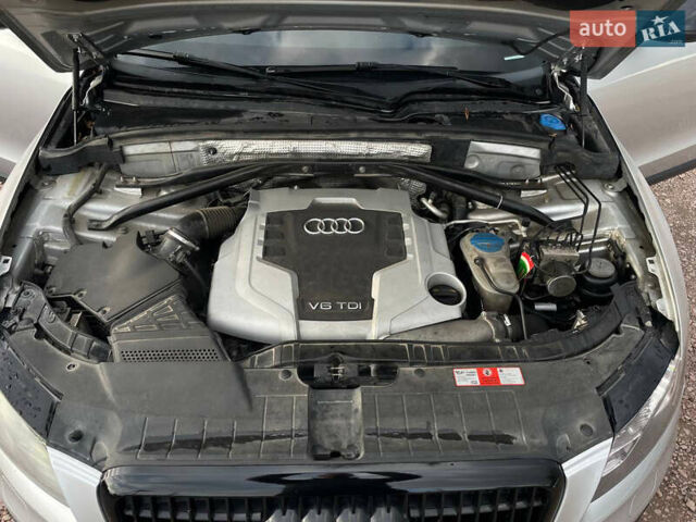 Серый Ауди Ку 5, объемом двигателя 2.97 л и пробегом 323 тыс. км за 15500 $, фото 40 на Automoto.ua
