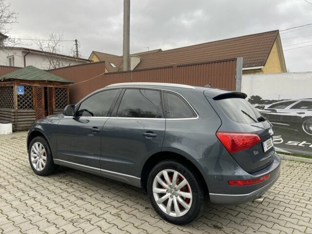 Сірий Ауді Ку 5, об'ємом двигуна 2 л та пробігом 193 тис. км за 11000 $, фото 4 на Automoto.ua