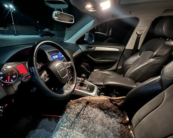 Серый Ауди Ку 5, объемом двигателя 3 л и пробегом 263 тыс. км за 16850 $, фото 20 на Automoto.ua